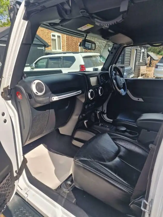 2014-jeep-wrangler-28crd-overland-unlimited-5d-big-12