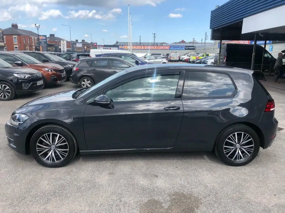 2018-volkswagen-golf-14-tsi-se-hatchback-3d-big-8