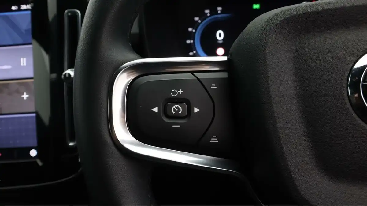 2021-volvo-xc40-e-twin-recharge-big-24