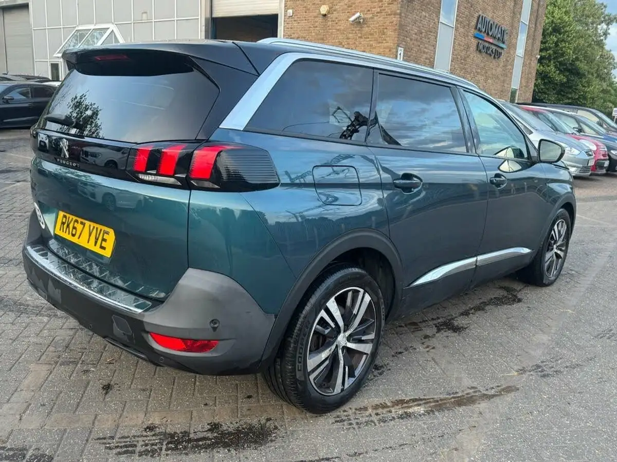 2017-peugeot-5008-suv-12-puretech-allure-eat6-big-18