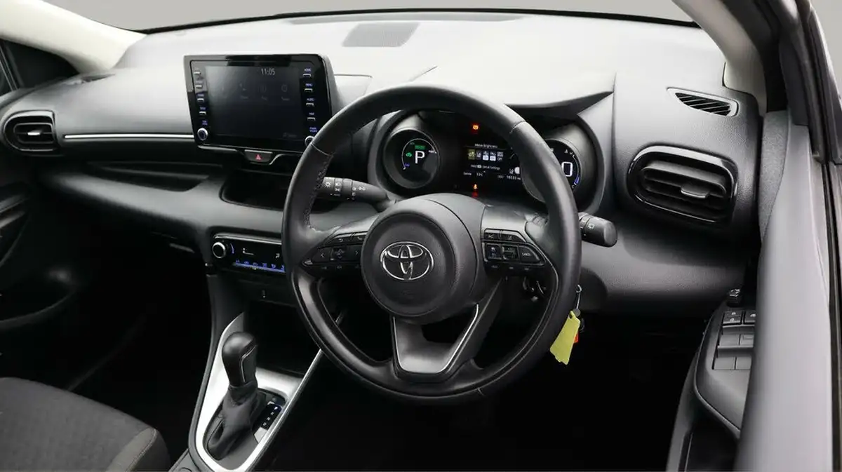 2022-toyota-yaris-15-vvt-i-design-big-8