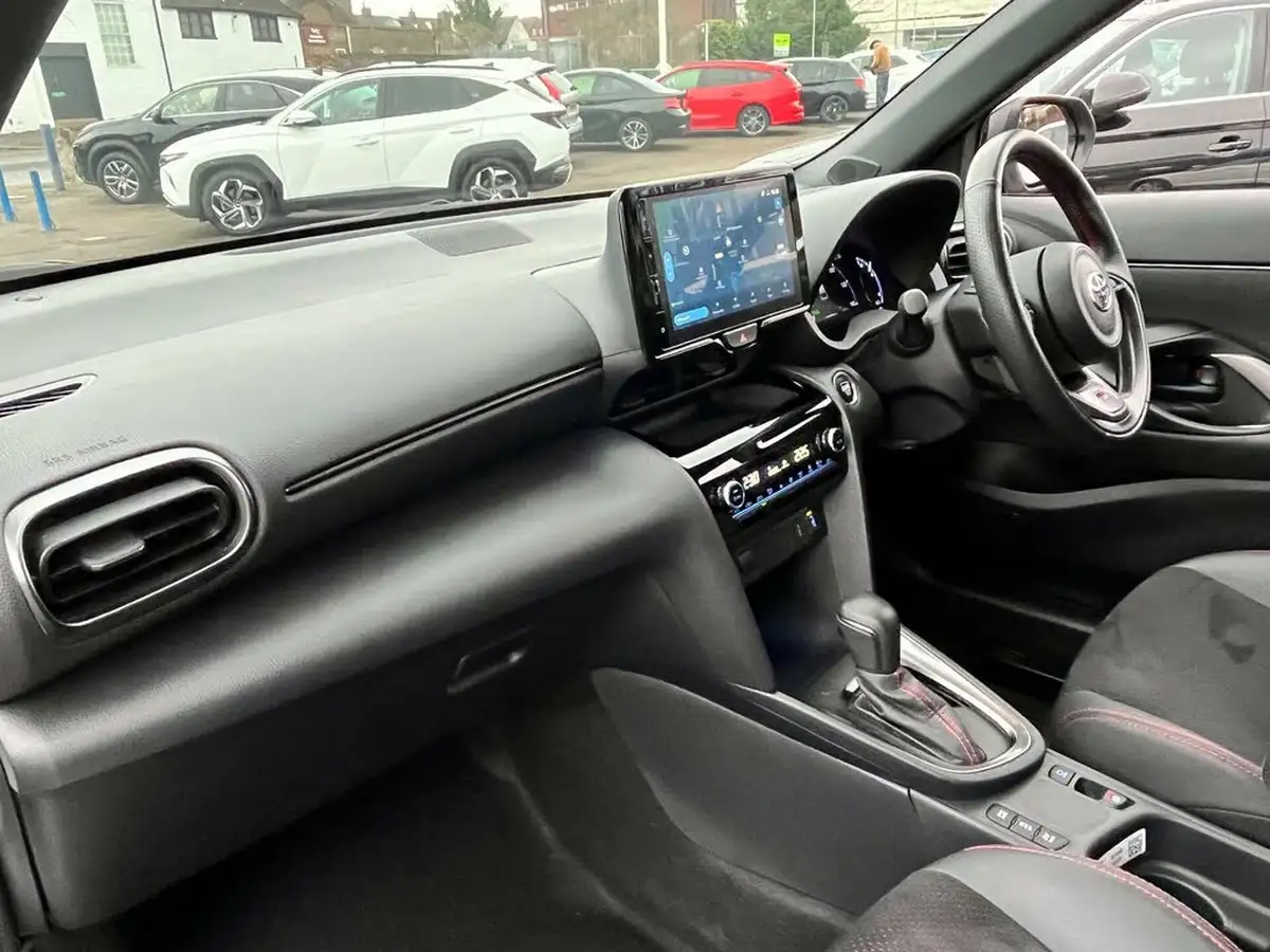 2023-toyota-yaris-cross-15-vvt-i-gr-sport-big-15