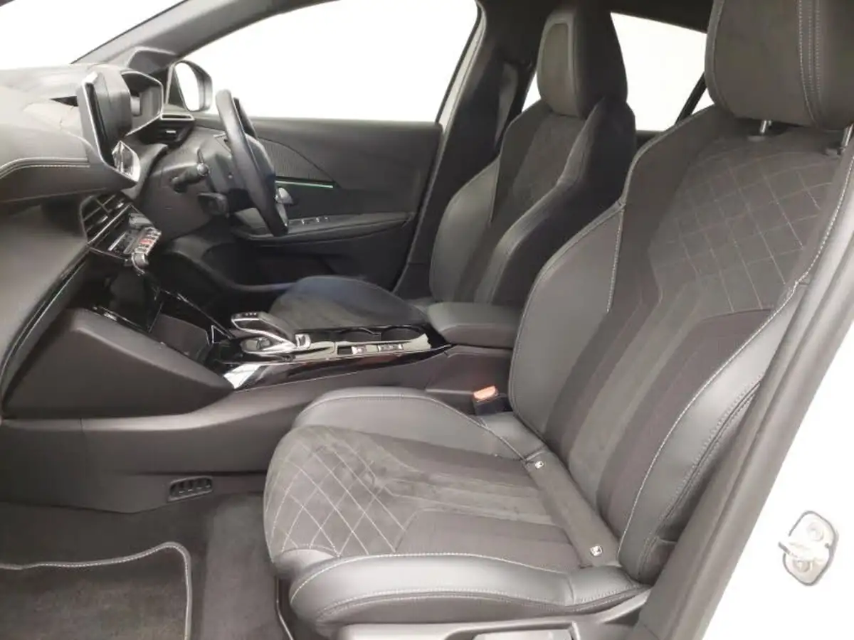 2021-peugeot-208-e-gt-premium-big-4