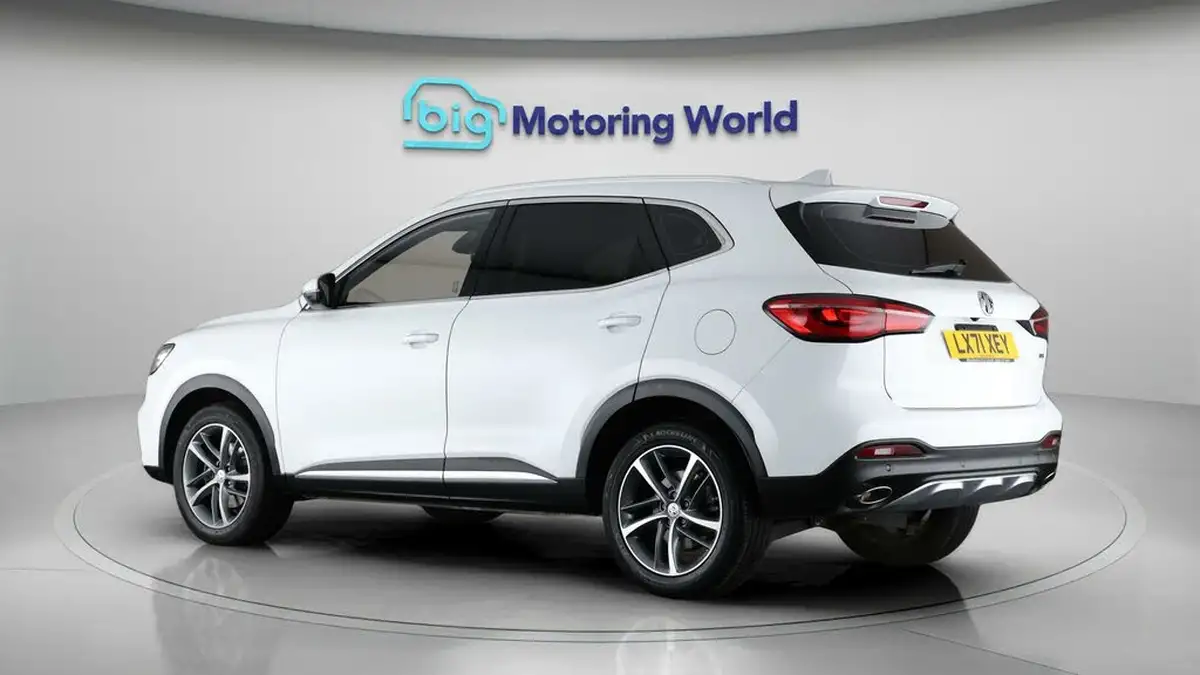 2021-mg-hs-15t-gdi-exclusive-162ps-big-5