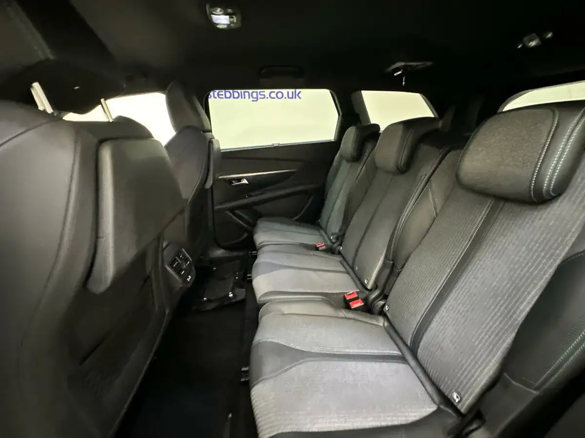 2023-peugeot-5008-suv-12-puretech-allure-premium-eat8-big-24