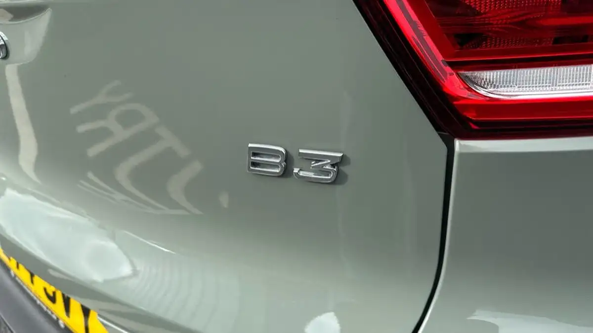 2024-volvo-xc40-20-b3-plus-big-19