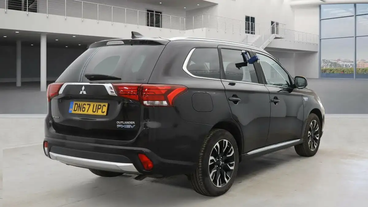 2017-mitsubishi-outlander-20-4hs-phev-5st-big-4