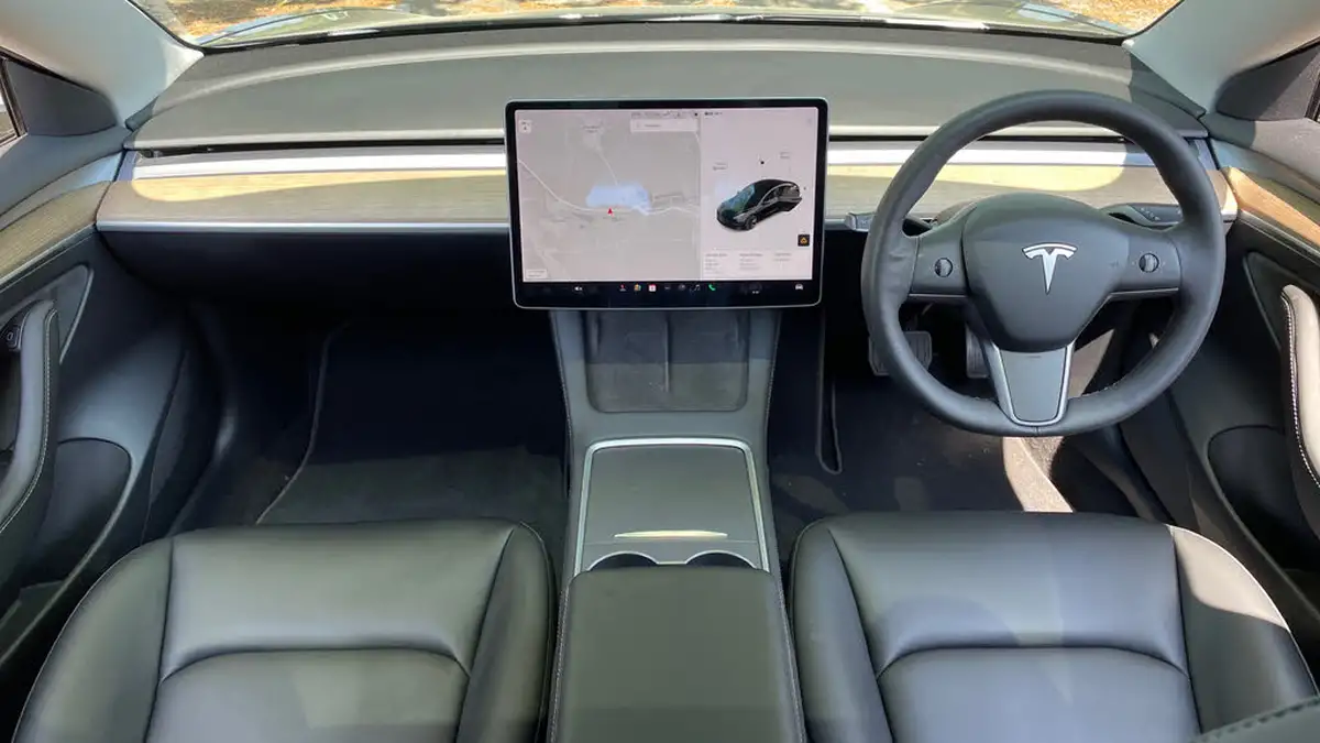 2021-tesla-model-3-e-long-range-awd-big-10