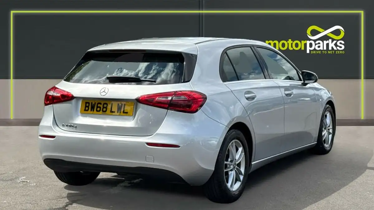 2018-mercedes-benz-a-class-15d-a180d-se-116ps-ss-7g-dct-big-2