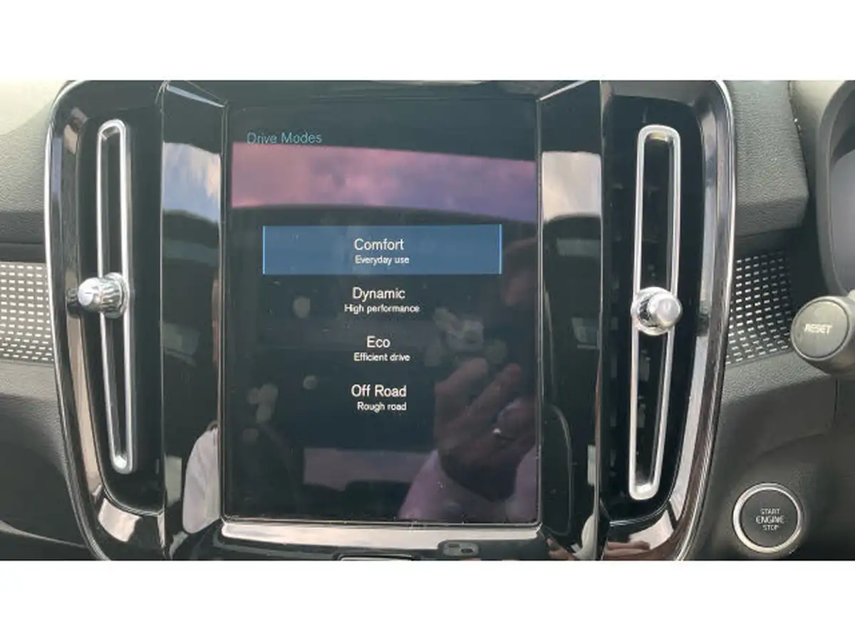 2020-volvo-xc40-20-b4-r-design-pro-big-27