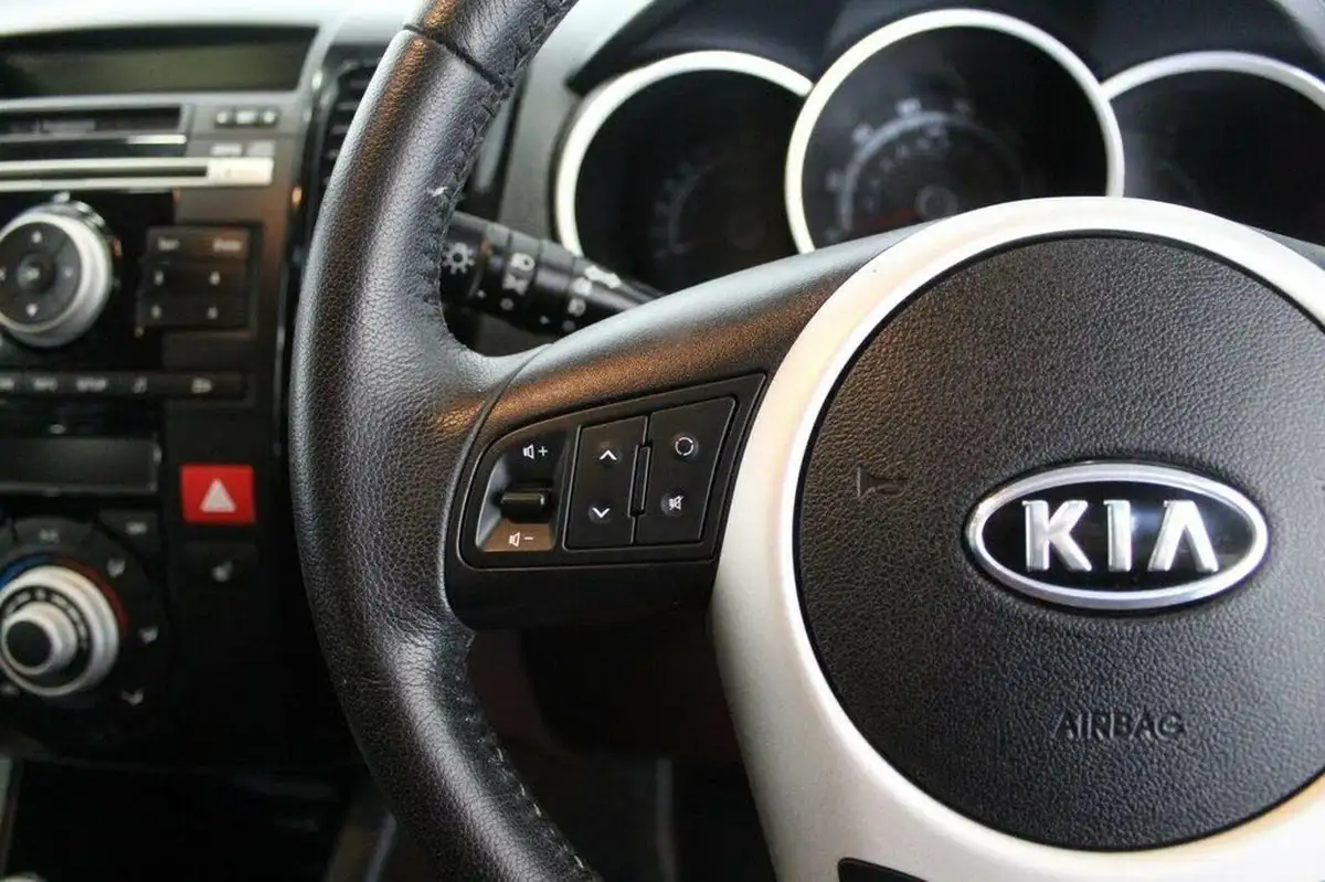 2011-kia-venga-16-3-auto-big-37