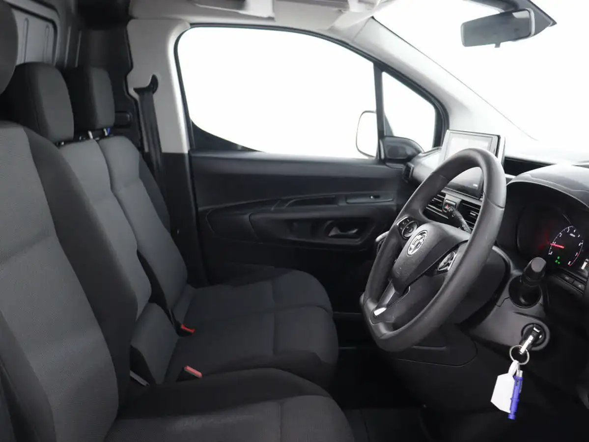 2021-vauxhall-combo-15cdti-griffin-2000-big-34