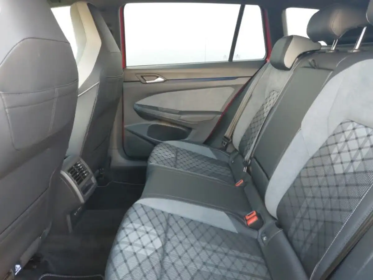 2022-volkswagen-golf-20tdi-r-line-estate-dsg-big-5