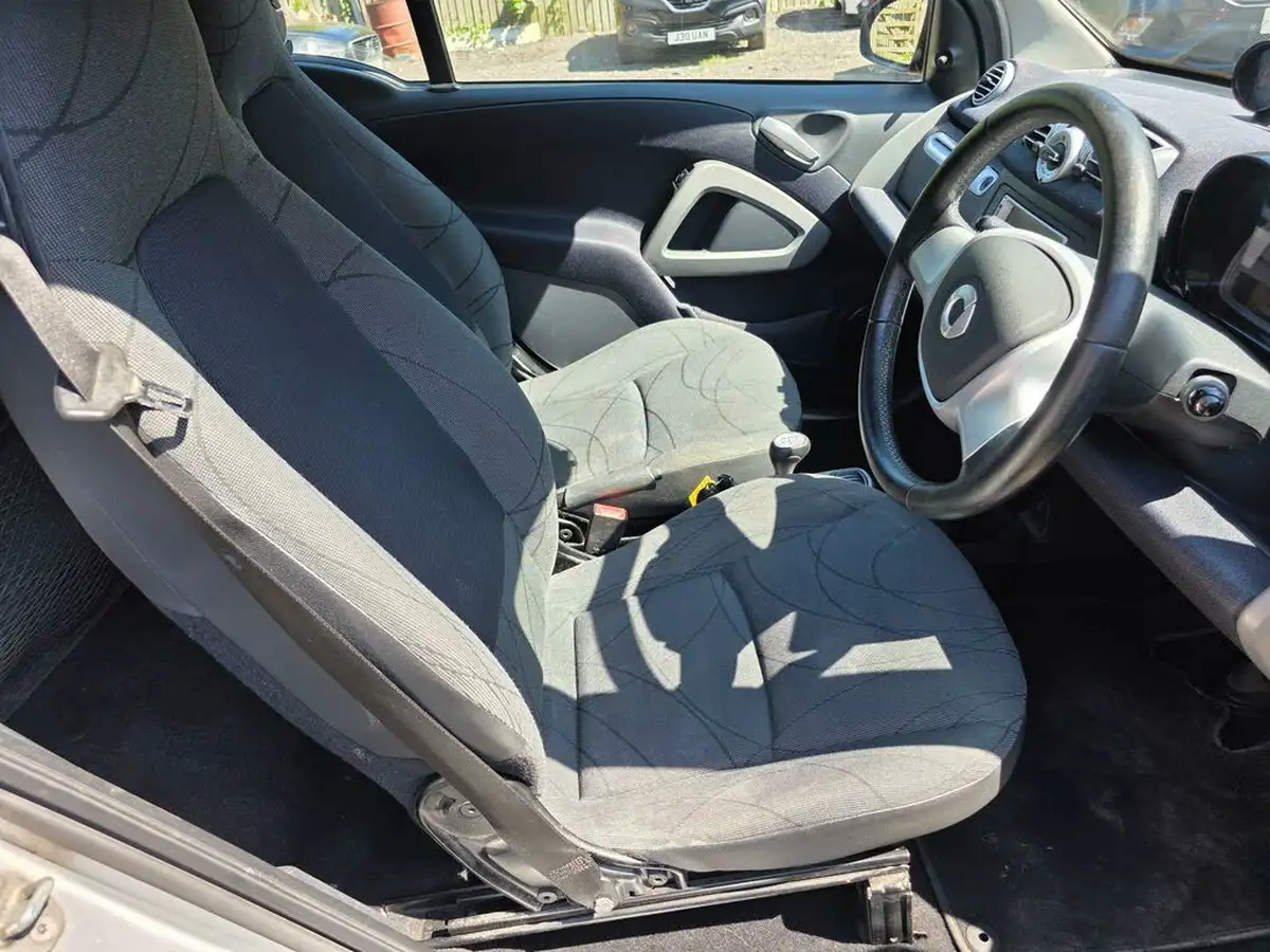 2012-smart-fortwo-10-passion-83bhp-coupe-softouch-big-11