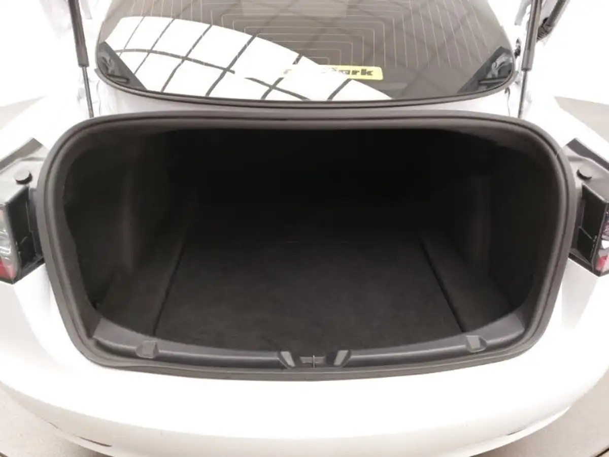 2020-tesla-model-3-e-long-range-big-7