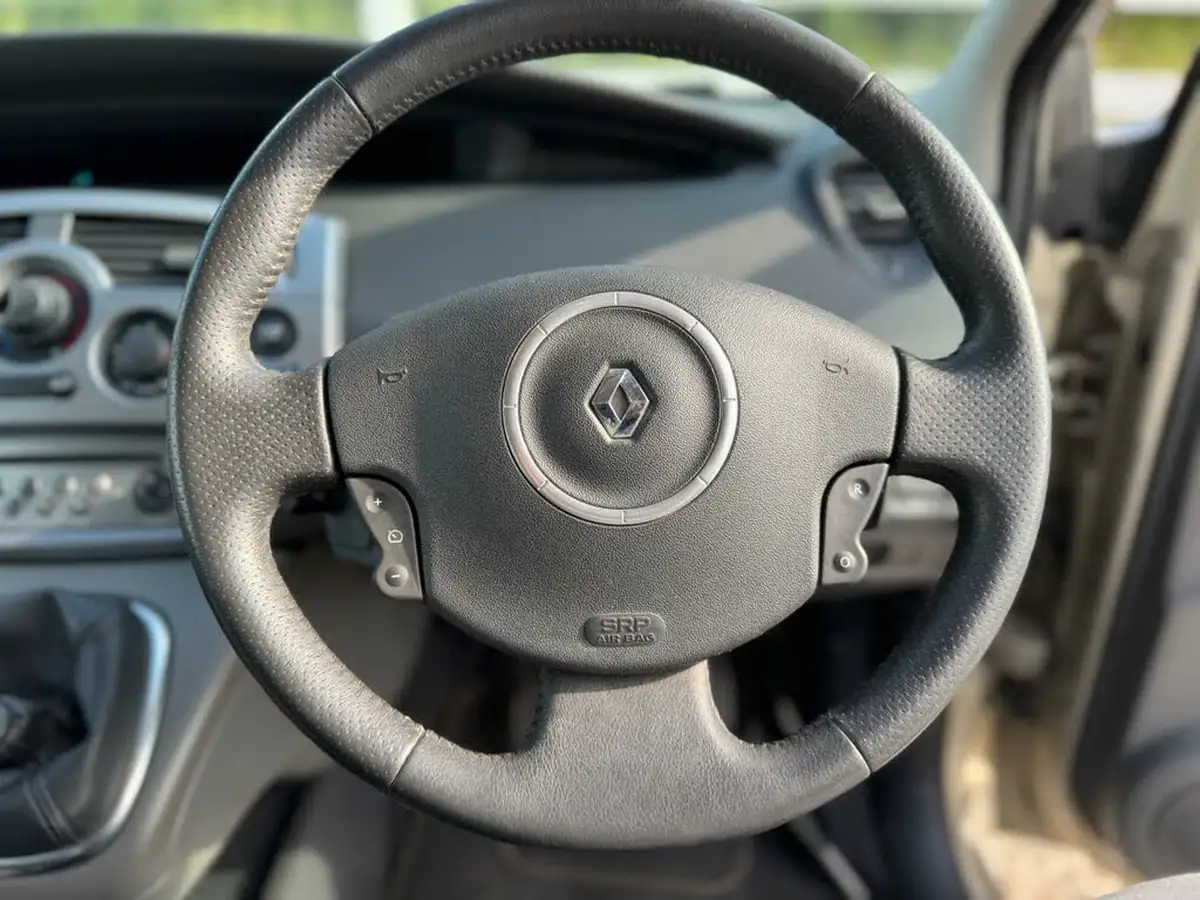 2008-renault-scenic-16-dynamique-big-22