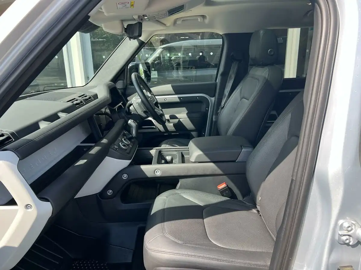 2024-land-rover-110-defender-30-d250-xs-edition-big-17