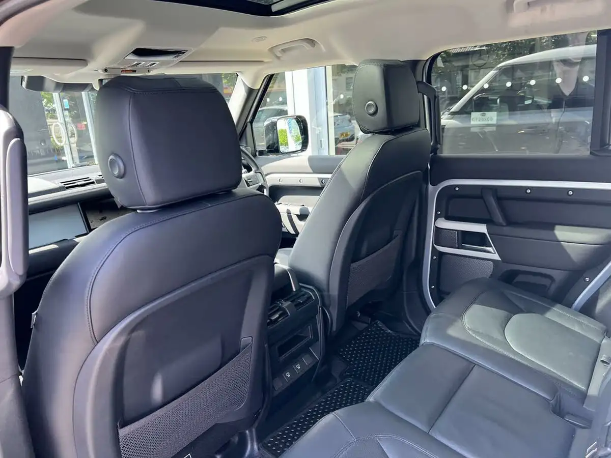 2024-land-rover-110-defender-30-d250-xs-edition-big-41