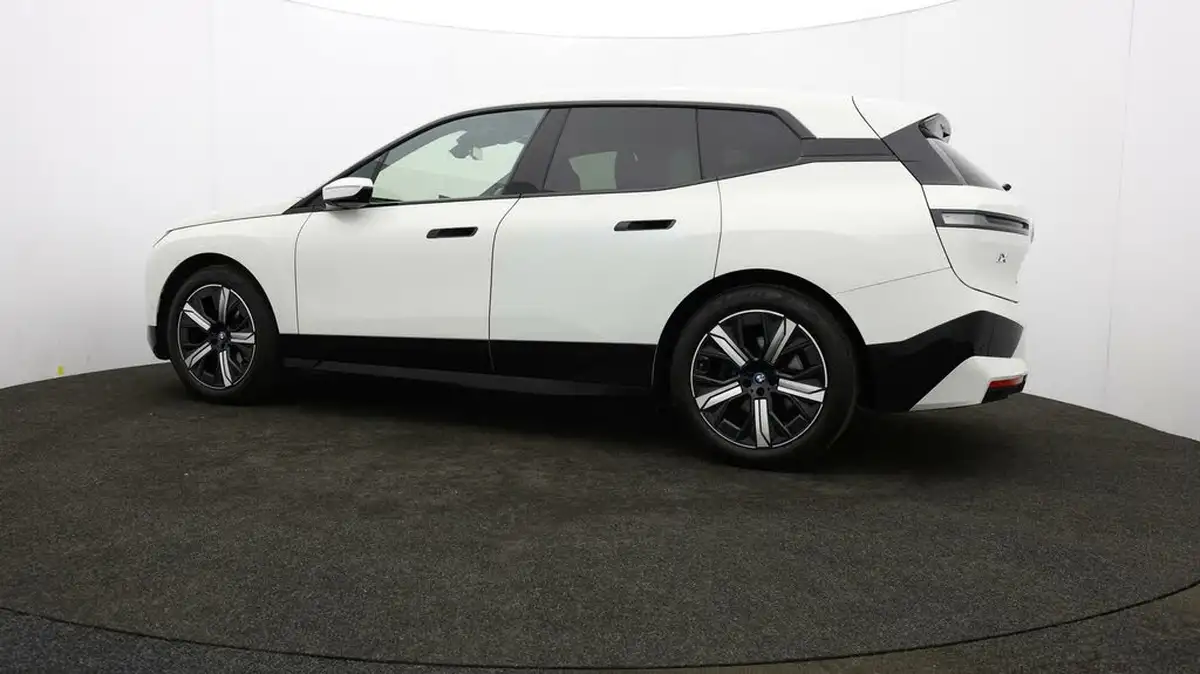 2022-bmw-ix-e-xdrive-40-m-sport-big-71