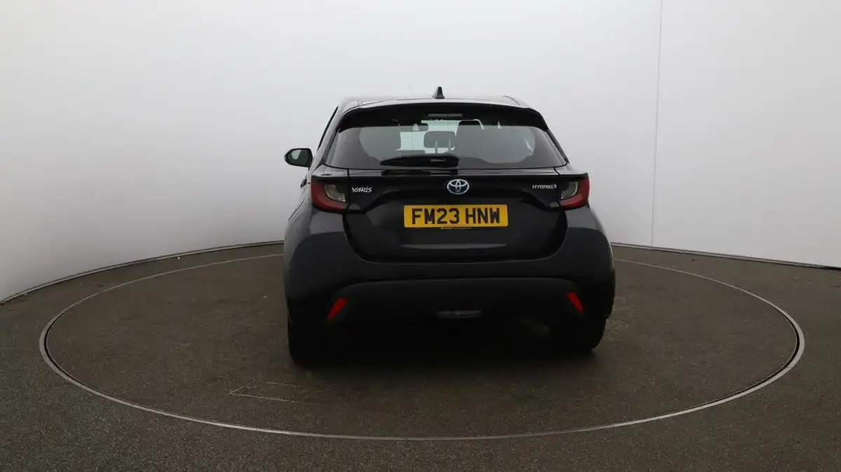 2023-toyota-yaris-15-vvt-i-icon-big-64