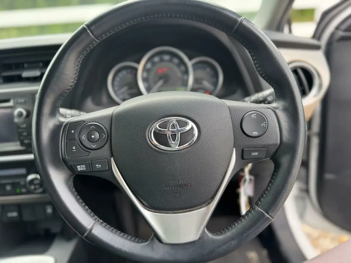 2013-toyota-auris-16-icon-hatchback-big-13