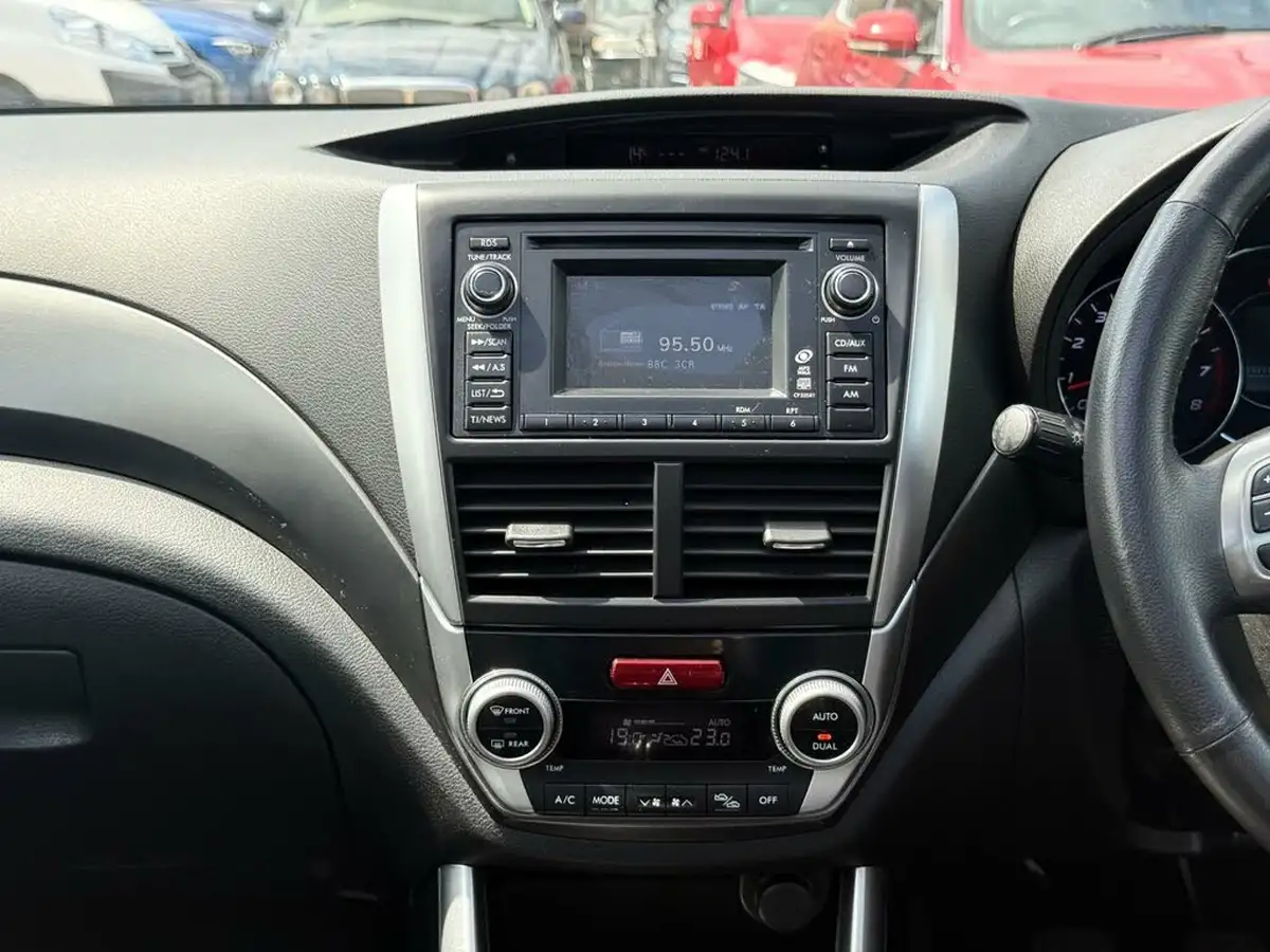 2011-subaru-forester-20-xs-big-35