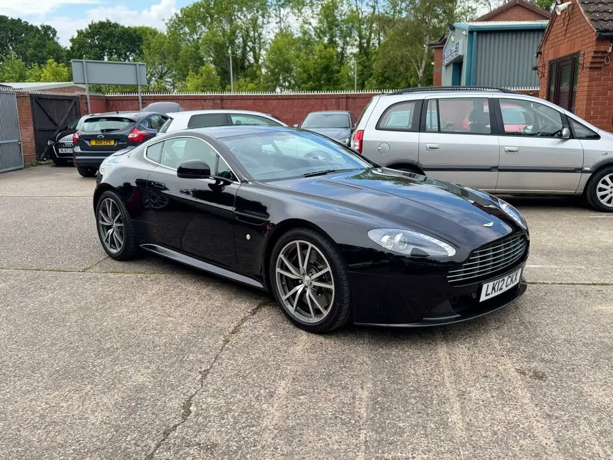 2012-aston-martin-vantage-47-s-coupe-big-12