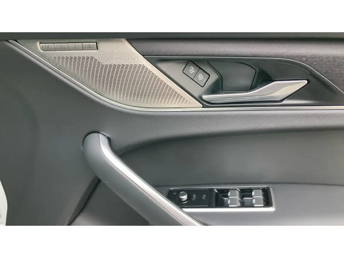 2024-jaguar-f-pace-20-d200-r-dynamic-hse-black-90th-anniversary-edition-big-44