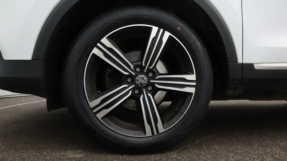 2020-mg-zs-suv-15-vti-tech-limited-edition-106ps-big-17