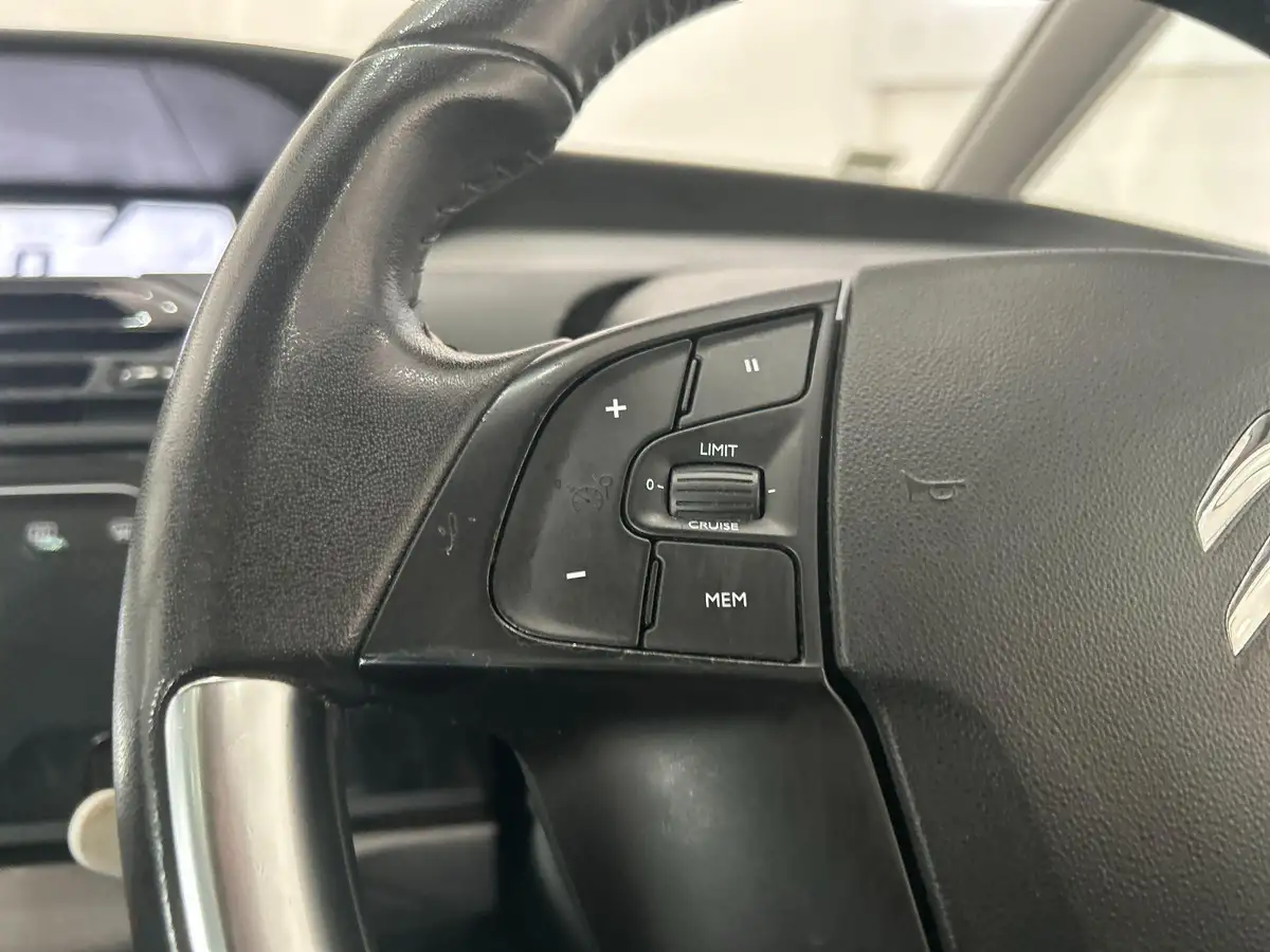 2016-citroen-grand-c4-picasso-16bluehdi-selection-big-27