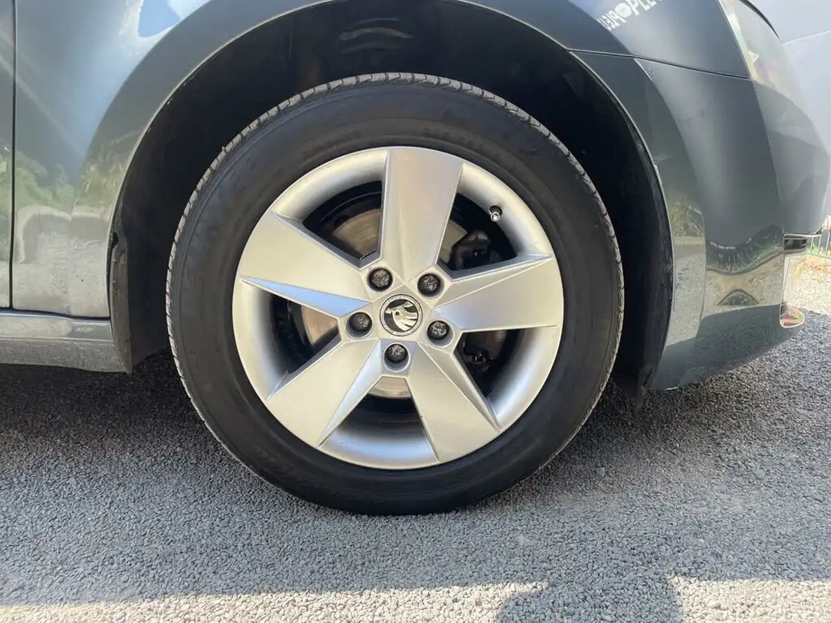 2016-skoda-octavia-20tdi-se-estate-big-76