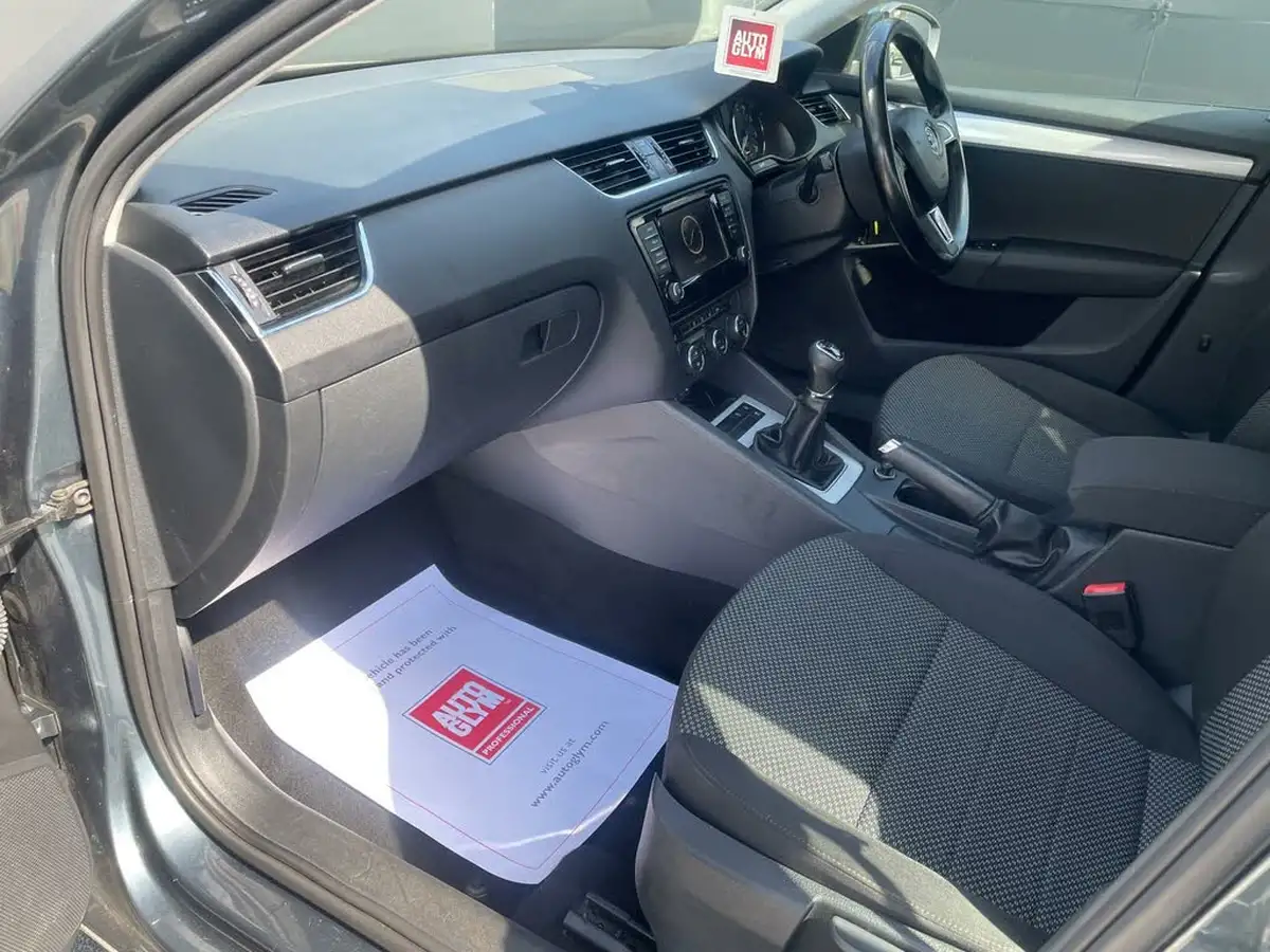 2016-skoda-octavia-20tdi-se-estate-big-24