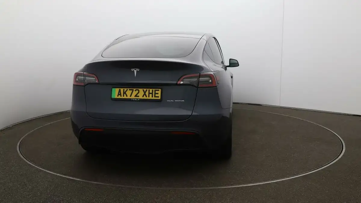 2022-tesla-model-y-e-long-range-big-54