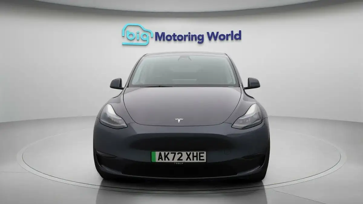 2022-tesla-model-y-e-long-range-big-2