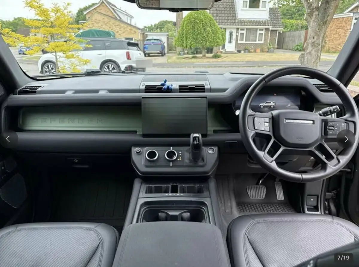 2023-land-rover-110-defender-30-d300-75th-edition-big-9