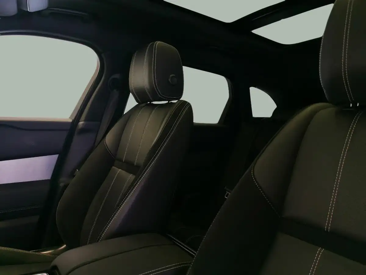 2022-land-rover-range-rover-velar-20-d200-velar-big-8