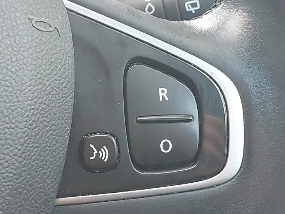 2019-renault-captur-09-tce-gt-line-big-18