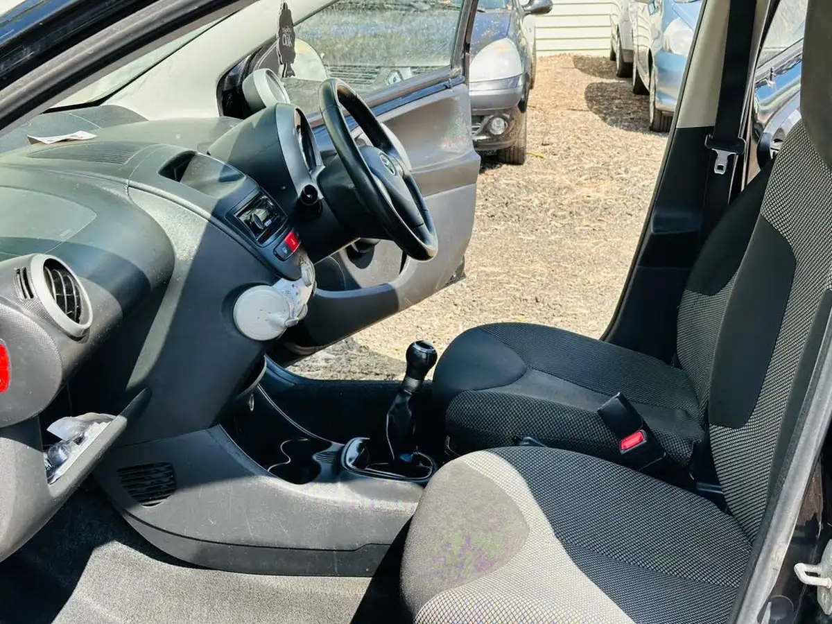 2012-toyota-aygo-10-aygo-fire-5d-big-37