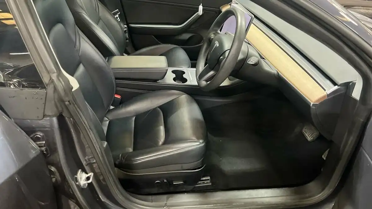 2020-tesla-model-3-e-long-range-big-9