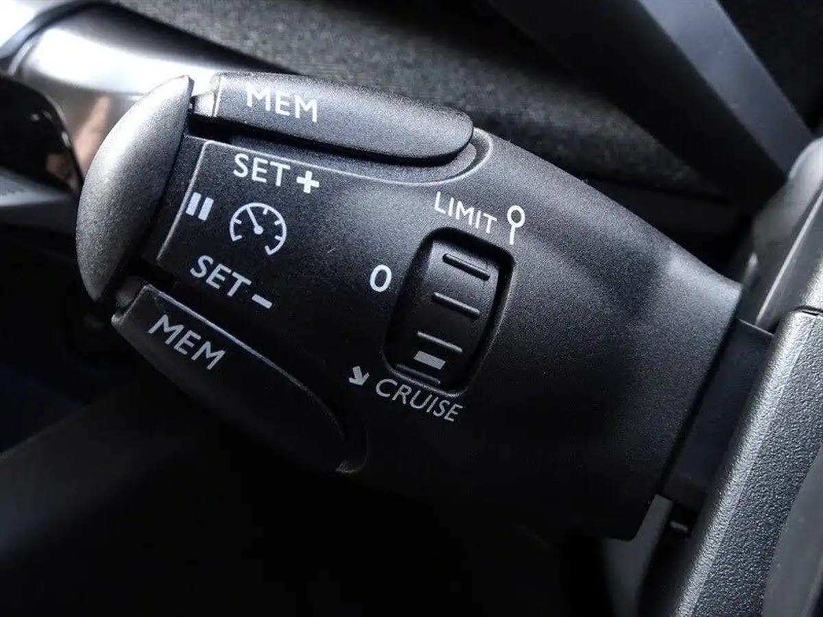 2020-peugeot-3008-suv-12-puretech-allure-big-30