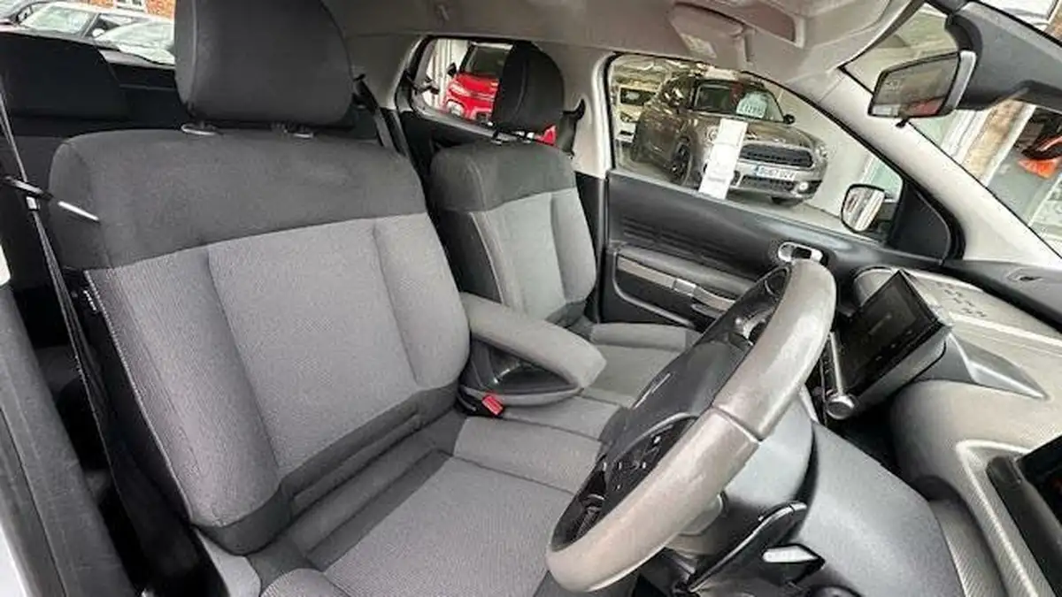 2016-citroen-c4-cactus-12-puretech-flair-82ps-ss-etg-big-21