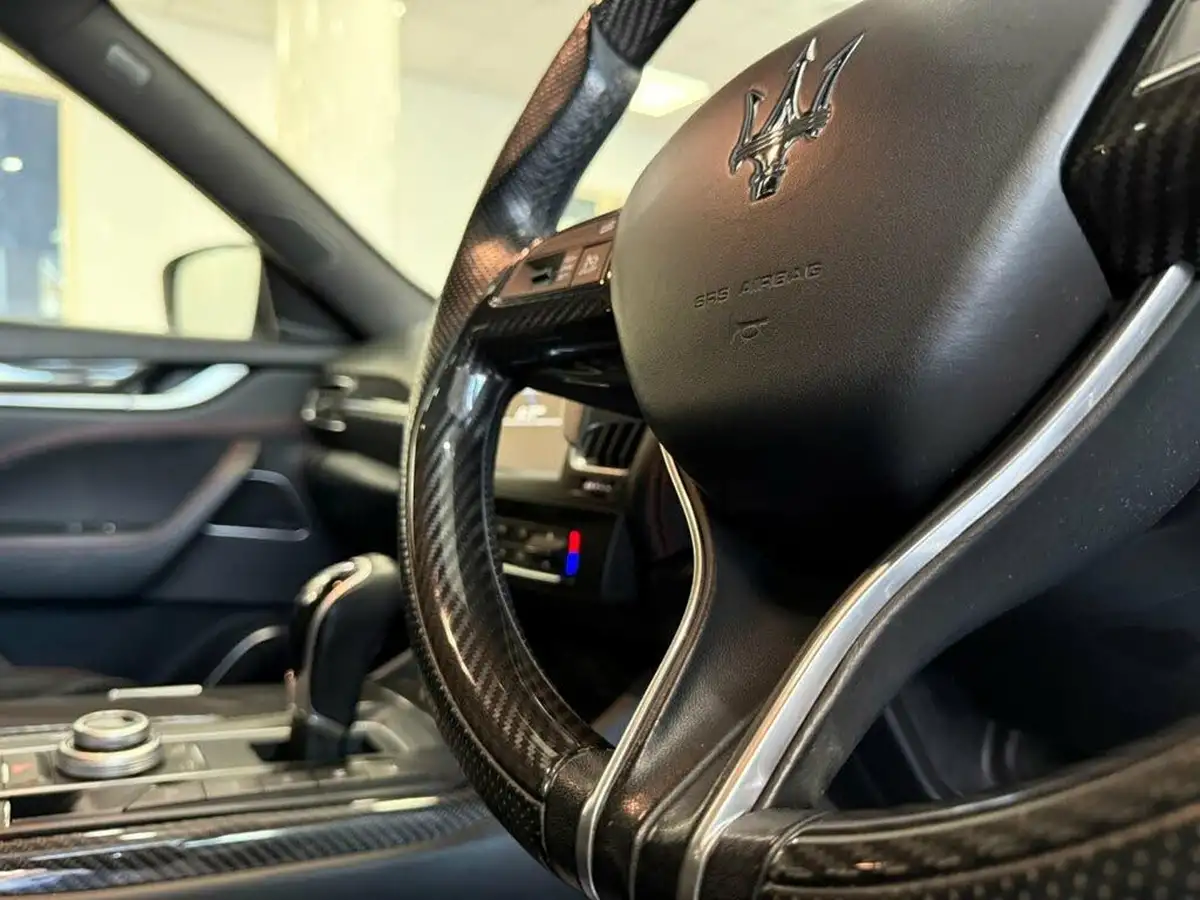2017-maserati-levante-big-38