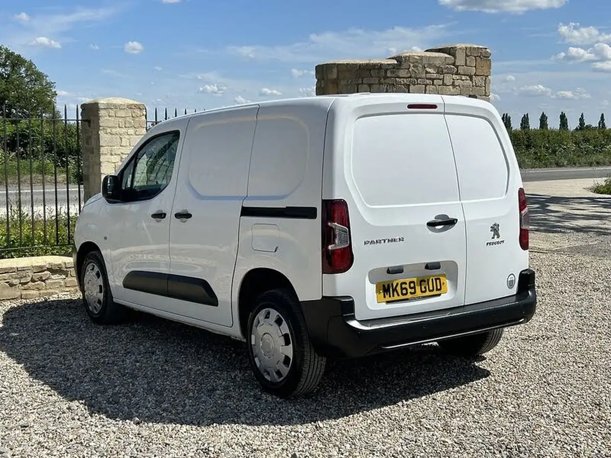 2019-peugeot-partner-15-bluehdi-1000-professional-100ps-eu6dt-panel-big-1