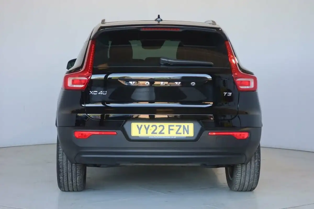 2022-volvo-xc40-15-t3-momentum-auto-big-6