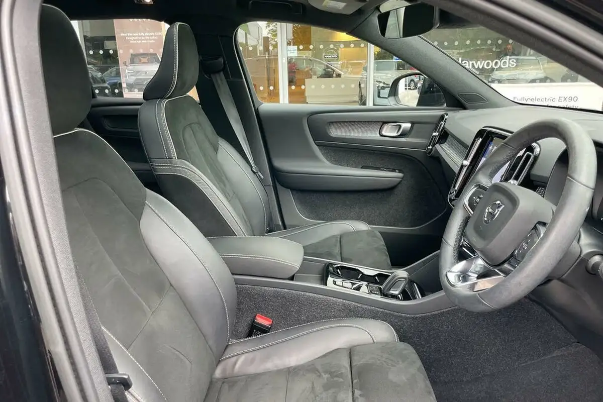 2022-volvo-xc40-15-t4-r-design-big-24