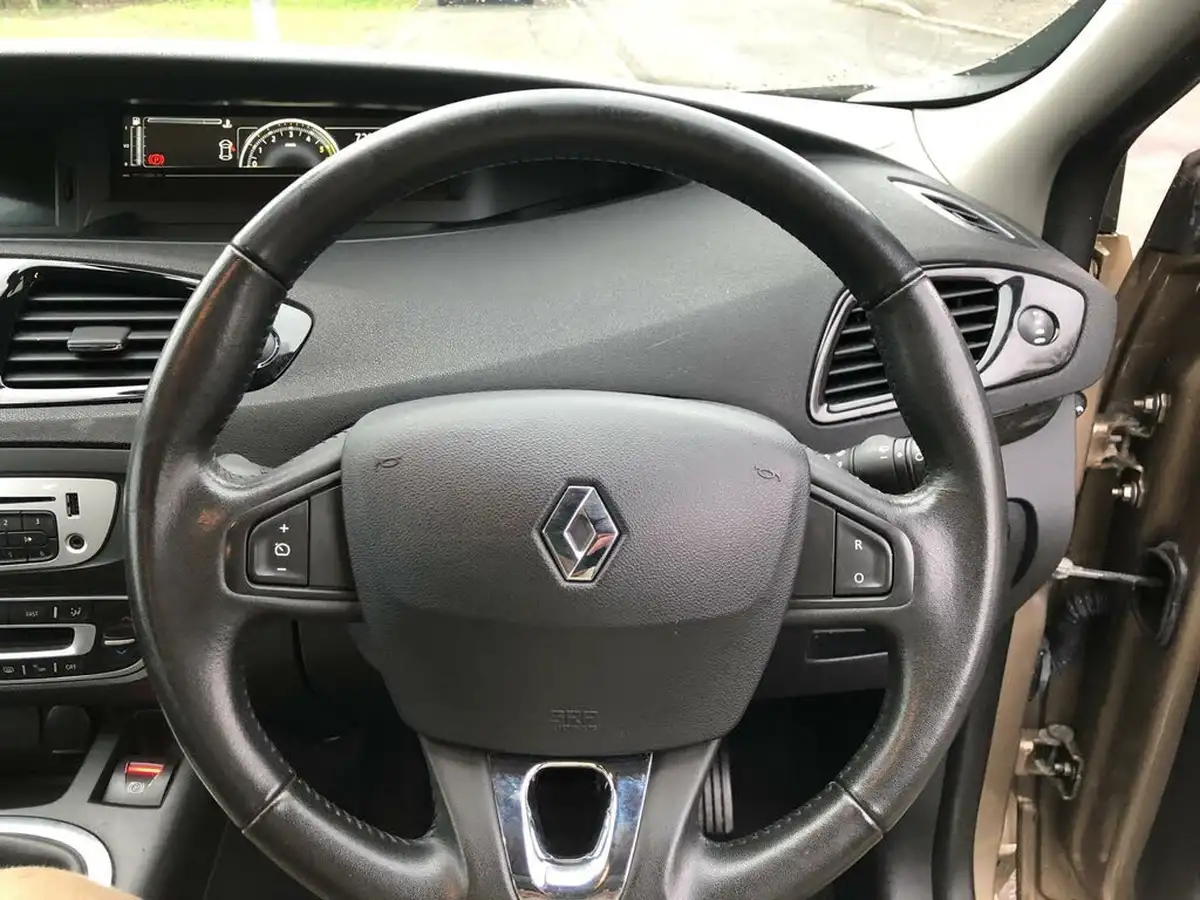 2014-renault-scenic-15td-dynamique-tom-tom-energy-ss-big-39