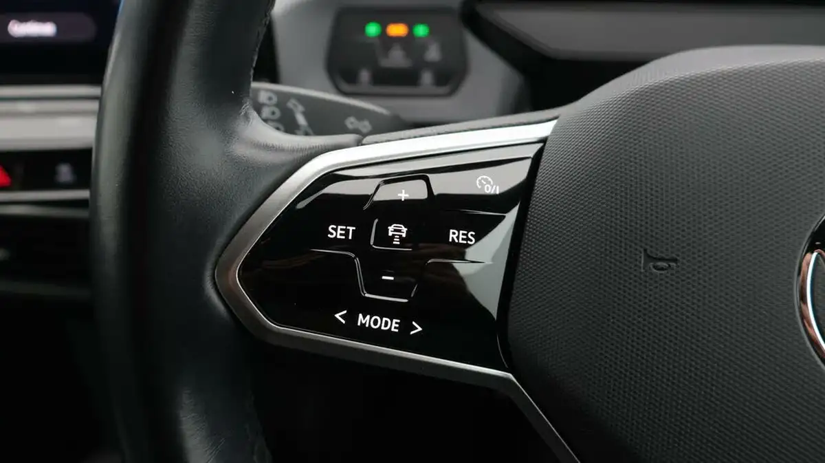 2020-volkswagen-id3-e-life-big-23