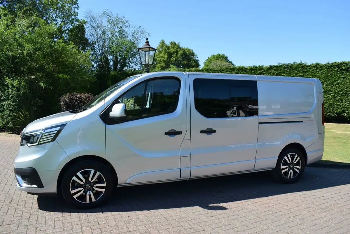 2023-renault-trafic-20dci-ll30-170-sport-crew-edc-auto-big-1