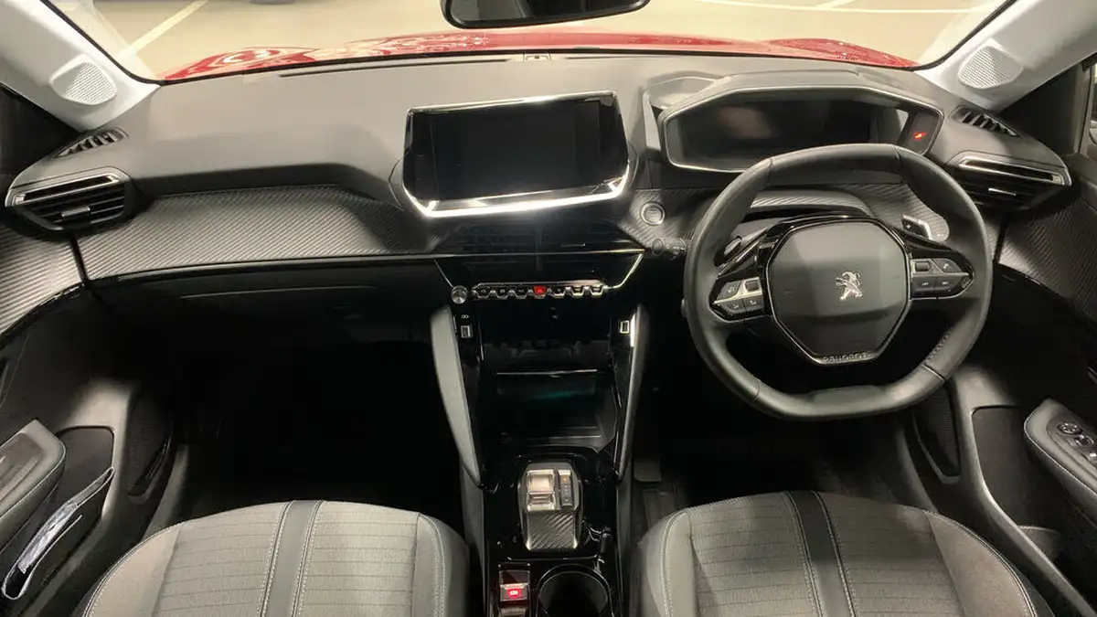 2022-peugeot-208-12-puretech-allure-premium-100bhp-eat8-big-3