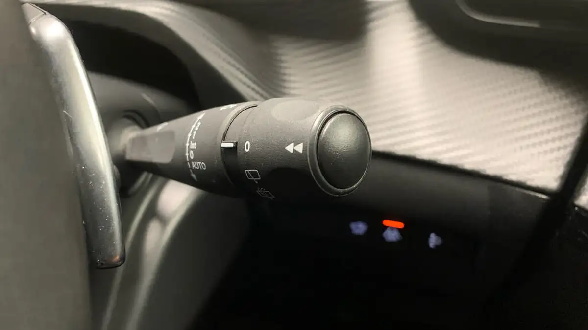 2022-peugeot-208-12-puretech-allure-premium-100bhp-eat8-big-27